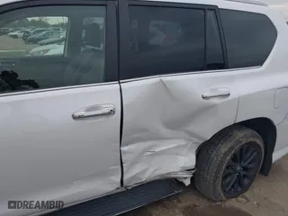 2020 Lexus GX with VIN JTJAM7BX8L5246150, listed as a IAAI auction lot 41335676 with 117,375 mi miles. Bid and sale history available at carsss.com. Image 6.