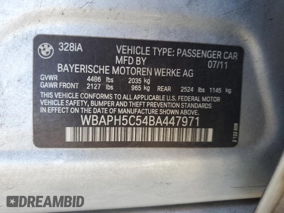 2011 BMW 3 Series 328i z VIN WBAPH5C54BA447971, wystawiony jako Copart lot #55899855 z przebiegiem 140 078 mil mil oraz Czysty tytuł • Clean title. Historia ofert i sprzedaży dostępna na DreamBid. Obrazek 12.
