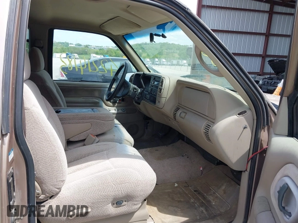1997 Chevrolet Silverado 1500 with VIN 2GCEK19R5V1153864, listed as a IAAI auction lot 42214183 with 196,761 mi miles and . Bid and sale history available at DreamBid. Image 5.