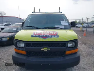 2015 Chevrolet Express Cargo z VIN 1GCWGFCF5F1246229, wystawiony jako IAAI lot #42131264 z przebiegiem 109 783 mil mil oraz . Historia ofert i sprzedaży dostępna na DreamBid. Obrazek 6.