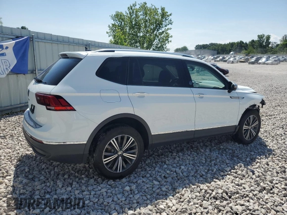 2024 Volkswagen Tiguan Wolfsburg Edition z VIN 3VV6B7AX9RM208592, wystawiony jako Copart lot #62165985 z przebiegiem 15 173 mil mil oraz Czysty tytuł • Clean title. Historia ofert i sprzedaży dostępna na DreamBid. Obrazek 3.