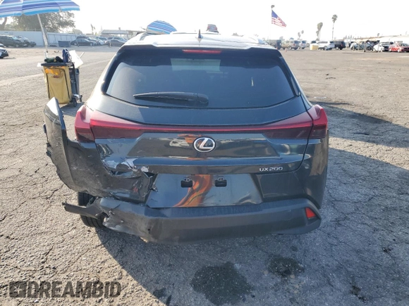 2020 Lexus UX 200 z VIN JTHX3JBH3L2030146, wystawiony jako Copart lot #88565165 z przebiegiem 88 286 mil mil oraz Czysty tytuł • Clean title. Historia ofert i sprzedaży dostępna na DreamBid. Obrazek 6.