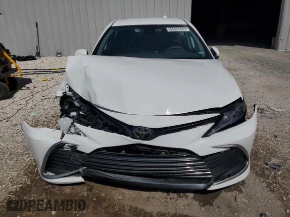 2023 Toyota Camry LE z VIN 4T1C11AK1PU770237, wystawiony jako Copart lot #55590655 z przebiegiem 50 980 mil mil oraz Szkoda całkowita • Salvage title. Historia ofert i sprzedaży dostępna na DreamBid. Obrazek 5.