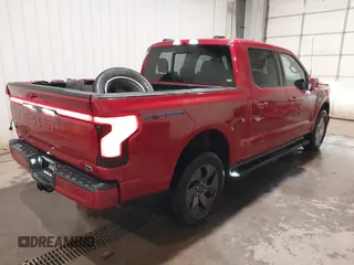 2022 Ford F-150 Lightning Pro с VIN 1FT6W1EV2NWG01661, выставлен на аукционе IAAI как лот 41785750 с пробегом 21 156 миль миль и . История ставок и продаж доступна на DreamBid. Изображение 4.