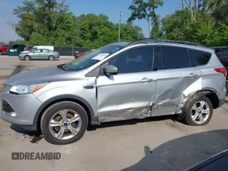 2013 Ford Escape SE z VIN 1FMCU0GX3DUC23910, wystawiony jako IAAI lot #42245926 z przebiegiem 159 076 mil mil oraz . Historia ofert i sprzedaży dostępna na DreamBid. Obrazek 15.