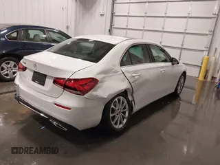 2020 Mercedes-Benz A 220 z VIN W1K3G4EB6LW044084, wystawiony jako IAAI lot #42152911 z przebiegiem 47 847 mil mil oraz . Historia ofert i sprzedaży dostępna na DreamBid. Obrazek 4.