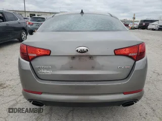 2013 Kia Optima EX z VIN 5XXGN4A7XDG224691, wystawiony jako Copart lot #52872175 z przebiegiem 218 951 mil mil oraz Szkoda całkowita • Salvage title. Historia ofert i sprzedaży dostępna na DreamBid. Obrazek 6.
