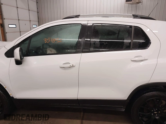 2022 Chevrolet Trax LT with VIN KL7CJPSMXNB535980, listed as a IAAI auction lot 41301578 with 35,103 mi miles. Bid and sale history available at carsss.com. Image 14.
