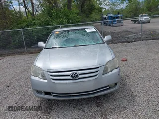2007 Toyota Avalon XL z VIN 4T1BK36B77U198619, wystawiony jako IAAI lot #42204373 z przebiegiem 348 721 mil mil oraz . Historia ofert i sprzedaży dostępna na DreamBid. Obrazek 12.