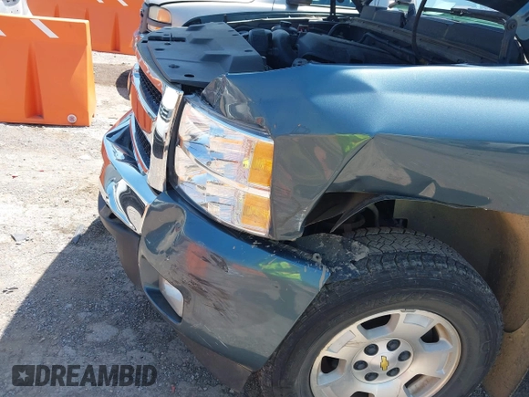 2011 Chevrolet Silverado 1500 LT with VIN 1GCRCSE05BZ202981, listed as a IAAI auction lot 42136318 with 106,277 mi miles and . Bid and sale history available at DreamBid. Image 6.