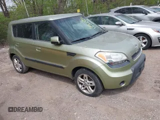 2010 Kia Soul + with VIN KNDJT2A27A7138523, listed as a IAAI auction lot 42033515 with 200,916 mi miles. Bid and sale history available at carsss.com. Image 1.