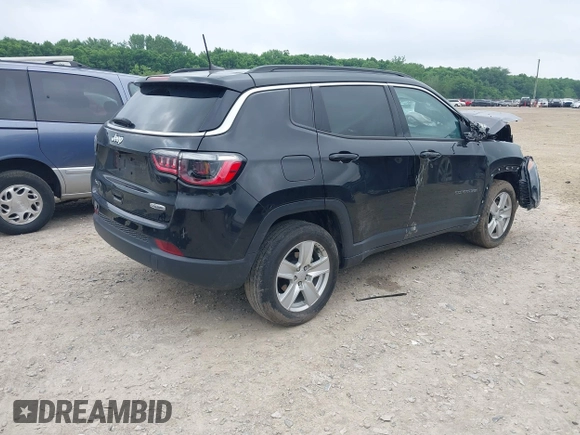 2022 Jeep Compass Latitude z VIN 3C4NJDBB3NT113332, wystawiony jako IAAI lot #42452658 z przebiegiem 43 430 mil mil oraz . Historia ofert i sprzedaży dostępna na DreamBid. Obrazek 4.