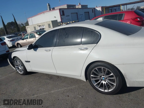 2015 BMW 7 Series 750i с VIN WBAYA8C58FD825806, выставлен на аукционе IAAI как лот 41221472 с пробегом 131 730 миль миль и . История ставок и продаж доступна на DreamBid. Изображение 14.