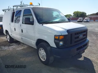 2008 Ford Econoline Cargo Commercial z VIN 1FTNE24L08DB53392, wystawiony jako IAAI lot #42557523 z przebiegiem 138 282 mil mil oraz . Historia ofert i sprzedaży dostępna na DreamBid. Obrazek 1.