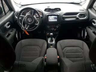 2018 Jeep Renegade Latitude z VIN ZACCJBBB7JPJ39426, wystawiony jako Copart lot #84618564 z przebiegiem Nie podano mil oraz Szkoda całkowita • Salvage title. Historia ofert i sprzedaży dostępna na DreamBid. Obrazek 8.