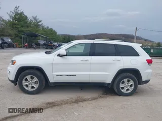 2017 Jeep Grand Cherokee Laredo with VIN 1C4RJFAG2HC605182, listed as a IAAI auction lot 41926247 with 131,474 mi miles. Bid and sale history available at carsss.com. Image 15.
