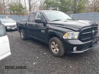 2018 Ram 1500 Express z VIN 1C6RR7FG9JS220874, wystawiony jako IAAI lot #41814823 z przebiegiem 91 456 mil mil oraz . Historia ofert i sprzedaży dostępna na DreamBid. Obrazek 1.