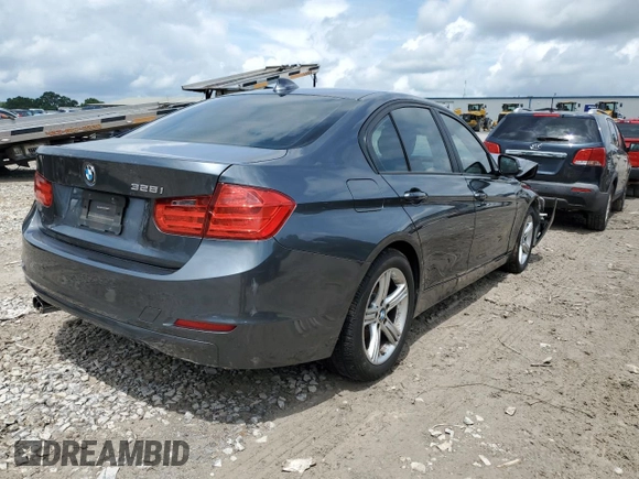 2015 BMW 3 Series 328i с VIN WBA3A5G57FNS85068, выставлен на аукционе Copart как лот 61063705 с пробегом 78 306 миль миль и Списание • Salvage title. История ставок и продаж доступна на DreamBid. Изображение 3.