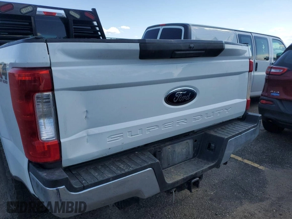 2018 Ford F-250 XL with VIN 1FT7W2BT1JEB88967, listed as a IAAI auction lot 42743495 with 215,105 mi miles and . Bid and sale history available at DreamBid. Image 4.