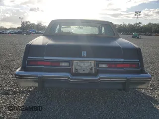 1985 Oldsmobile Toronado Custom Brougham z VIN 1G3EZ57Y6FE321802, wystawiony jako Copart lot #77305454 z przebiegiem 51 559 mil mil oraz Szkody całkowita. Historia ofert i sprzedaży dostępna na DreamBid. Obrazek 6.