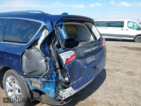 2019 Chrysler Pacifica Limited z VIN 2C4RC1GG2KR655440, wystawiony jako IAAI lot #42173998 z przebiegiem 109 509 mil mil oraz . Historia ofert i sprzedaży dostępna na DreamBid. Obrazek 6.
