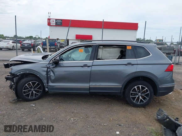 2021 Volkswagen Tiguan SE z VIN 3VV3B7AX8MM159316, wystawiony jako IAAI lot #42525546 z przebiegiem 70 141 mil mil oraz . Historia ofert i sprzedaży dostępna na DreamBid. Obrazek 14.