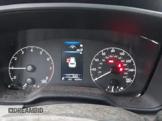 2024 Toyota Corolla Cross L z VIN 7MUAAAAG6RV088975, wystawiony jako IAAI lot #40961188 z przebiegiem 4 204 mil mil oraz . Historia ofert i sprzedaży dostępna na DreamBid. Obrazek 7.