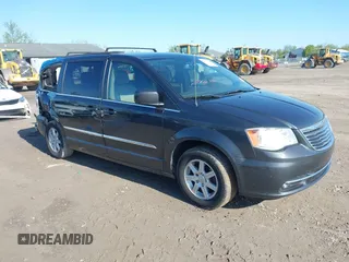 2011 Chrysler Town & Country Touring z VIN 2A4RR5DG3BR667097, wystawiony jako IAAI lot #42216233 z przebiegiem 127 710 mil mil oraz . Historia ofert i sprzedaży dostępna na DreamBid. Obrazek 1.