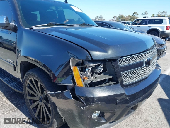 2013 Chevrolet Tahoe LT z VIN 1GNSCBE03DR174545, wystawiony jako IAAI lot #42510886 z przebiegiem 184 627 mil mil oraz . Historia ofert i sprzedaży dostępna na DreamBid. Obrazek 6.