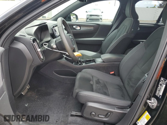 2022 Volvo XC40 Twin Plus z VIN YV4ED3UR3N2713780, wystawiony jako Copart lot #58767174 z przebiegiem 23 486 mil mil oraz Szkoda całkowita • Salvage title. Historia ofert i sprzedaży dostępna na DreamBid. Obrazek 7.