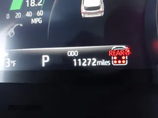 2024 Toyota Highlander LE z VIN 5TDKDRAH7RS534676, wystawiony jako IAAI lot #41516978 z przebiegiem 11 272 mil mil oraz . Historia ofert i sprzedaży dostępna na DreamBid. Obrazek 15.