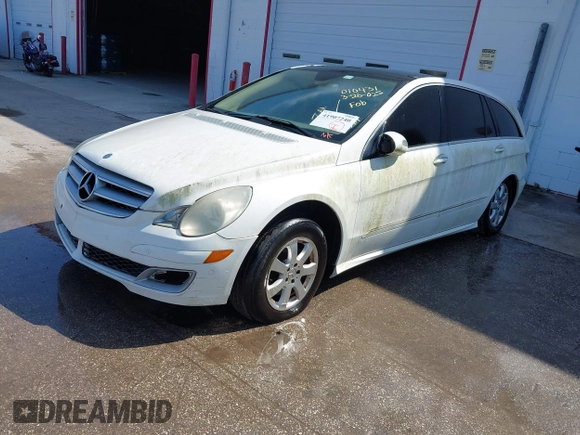2006 Mercedes-Benz R-Class 3.5L with VIN 4JGCB65E26A010431, listed as a IAAI auction lot 41907240 with 123,379 mi miles. Bid and sale history available at carsss.com. Image 2.