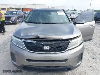 2015 Kia Sorento LX with VIN 5XYKT3A63FG619621, listed as a IAAI auction lot 39313273 with 258,119 mi miles. Bid and sale history available at carsss.com. Image 6.