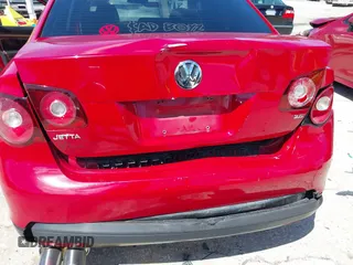 2010 Volkswagen Jetta Limited Edition z VIN 3VWRX7AJ0AM113039, wystawiony jako IAAI lot #42516546 z przebiegiem 220 785 mil mil oraz . Historia ofert i sprzedaży dostępna na DreamBid. Obrazek 6.