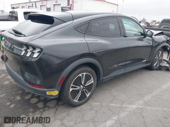 2022 Ford Mustang Mach-E Select z VIN 3FMTK1RM3NMA25588, wystawiony jako IAAI lot #42181256 z przebiegiem 44 753 mil mil oraz . Historia ofert i sprzedaży dostępna na DreamBid. Obrazek 4.