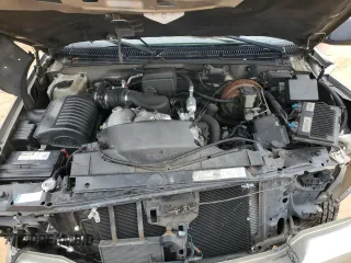 2000 Cadillac Escalade z VIN 1GYEK63R9YR218680, wystawiony jako Copart lot #87393204 z przebiegiem 295 494 mil mil oraz Szkoda całkowita • Salvage title. Historia ofert i sprzedaży dostępna na DreamBid. Obrazek 12.