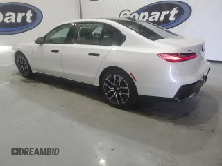 2024 BMW 7 Series 740i xDrive z VIN WBA33EH06RCS76214, wystawiony jako Copart lot #78085004 z przebiegiem 2 808 mil mil oraz Czysty tytuł • Clean title. Historia ofert i sprzedaży dostępna na DreamBid. Obrazek 2.