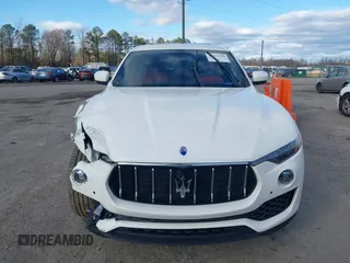 2018 Maserati Levante z VIN ZN661XUA9JX295951, wystawiony jako IAAI lot #41735398 z przebiegiem 32 367 mil mil oraz . Historia ofert i sprzedaży dostępna na DreamBid. Obrazek 12.