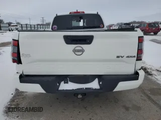 2024 Nissan Frontier SV z VIN 1N6ED1FK3RN618063, wystawiony jako Copart lot #45242025 z przebiegiem 24 979 mil mil oraz Szkoda całkowita • Salvage title. Historia ofert i sprzedaży dostępna na DreamBid. Obrazek 6.