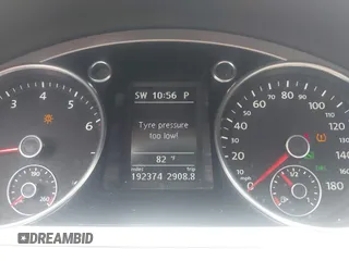 2010 Volkswagen CC Lux Limited Edition z VIN WVWHN7ANXAE565352, wystawiony jako IAAI lot #42032313 z przebiegiem 192 374 mil mil oraz . Historia ofert i sprzedaży dostępna na DreamBid. Obrazek 7.