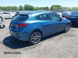 2018 Mazda 3 Touring z VIN 3MZBN1L38JM185142, wystawiony jako IAAI lot #42004450 z przebiegiem 172 096 mil mil oraz . Historia ofert i sprzedaży dostępna na DreamBid. Obrazek 4.