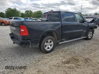 2025 Ram 1500 Big Horn z VIN 1C6RRFFG1SN523805, wystawiony jako Copart lot #57298595 z przebiegiem 3 557 mil mil oraz Szkoda całkowita • Salvage title. Historia ofert i sprzedaży dostępna na DreamBid. Obrazek 3.