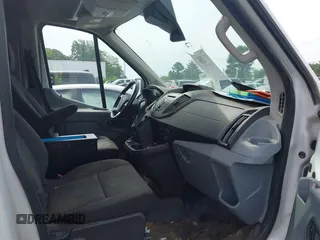 2019 Ford Transit z VIN 1FTYR1CM7KKB27266, wystawiony jako IAAI lot #42290305 z przebiegiem 129 746 mil mil oraz . Historia ofert i sprzedaży dostępna na DreamBid. Obrazek 5.