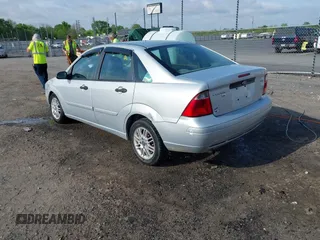 2005 Ford Focus S with VIN 1FAFP34N05W257702, listed as a IAAI auction lot 42023161 with 270,136 mi miles and . Bid and sale history available at carsss.com. Image 3.