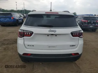 2022 Jeep Compass Latitude Lux z VIN 3C4NJDFB8NT208723, wystawiony jako Copart lot #59283325 z przebiegiem 16 861 mil mil oraz Szkoda całkowita • Salvage title. Historia ofert i sprzedaży dostępna na DreamBid. Obrazek 6.
