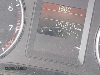 2014 Volkswagen Jetta SE z VIN 3VWD17AJ4EM266248, wystawiony jako IAAI lot #41893512 z przebiegiem 146 278 mil mil oraz . Historia ofert i sprzedaży dostępna na DreamBid. Obrazek 15.