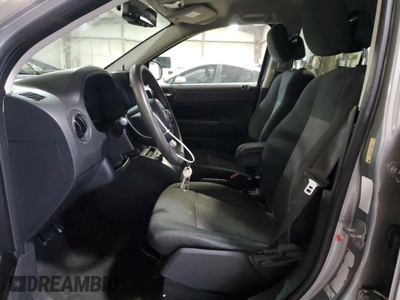 2016 Jeep Compass Sport SE z VIN 1C4NJCBA1GD634172, wystawiony jako Copart lot #80818654 z przebiegiem 185 674 mil mil oraz Szkoda całkowita • Salvage title. Historia ofert i sprzedaży dostępna na DreamBid. Obrazek 7.
