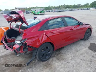 2023 Hyundai Elantra SEL z VIN KMHLM4AG9PU472118, wystawiony jako IAAI lot #42097348 z przebiegiem 56 524 mil mil oraz . Historia ofert i sprzedaży dostępna na DreamBid. Obrazek 4.