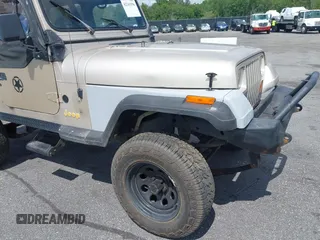 1995 Jeep Wrangler S z VIN 1J4FY19P7SP242989, wystawiony jako IAAI lot #42241996 z przebiegiem 203 520 mil mil oraz . Historia ofert i sprzedaży dostępna na DreamBid. Obrazek 12.