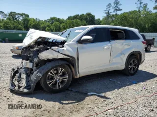 2018 Toyota Highlander LE z VIN 5TDZARFH0JS036985, wystawiony jako Copart lot #54472975 z przebiegiem 128 131 mil mil oraz Szkoda całkowita • Salvage title. Historia ofert i sprzedaży dostępna na DreamBid. Obrazek 1.